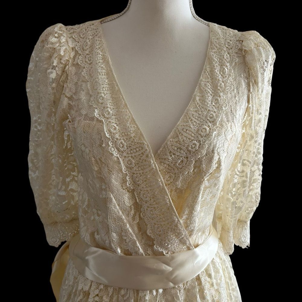 1970’s Lace & Silk Wedding Prom Dress Size 7/8 - Picture 5 of 13